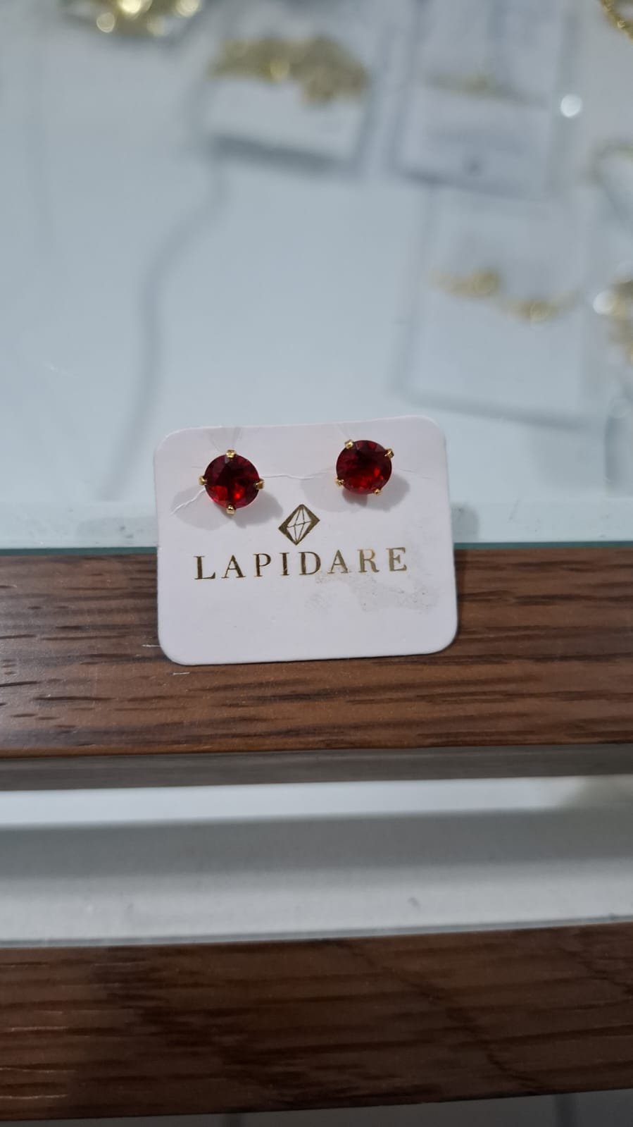 Brinco Pedra Vermelha 6mm