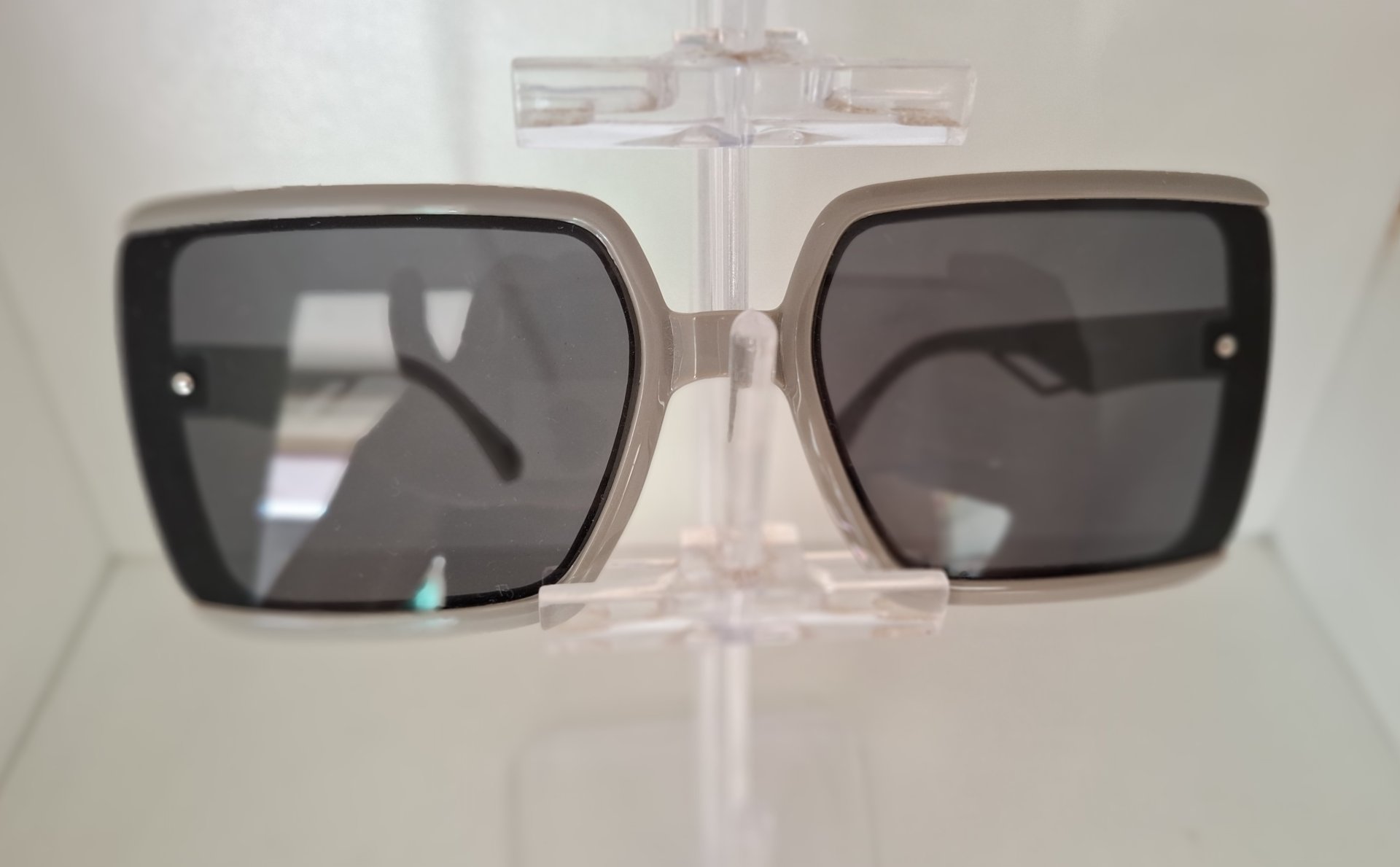 Óculos de Sol Quadrado Cinza