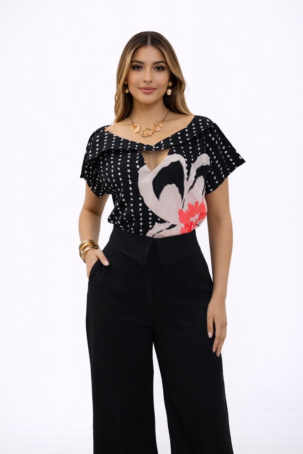 Blusa Feminina Estampada Mix de Poá e Floral – Decote V Diferenciado