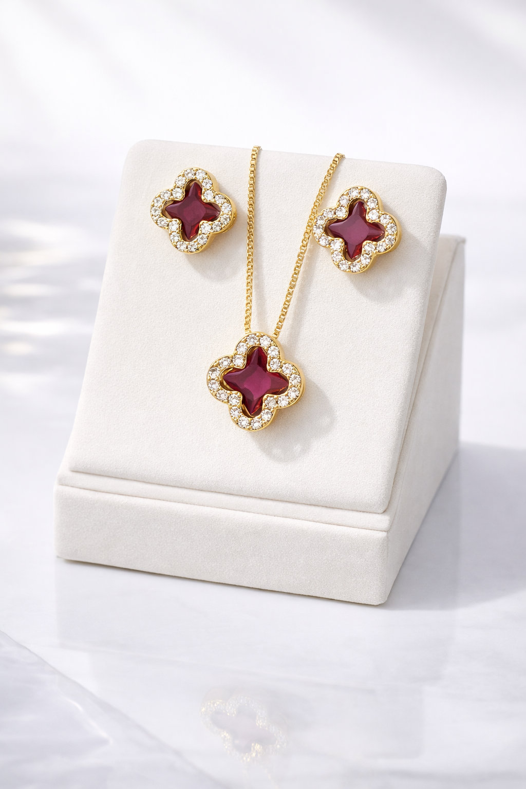 Conjunto Flor Trevo cravejado