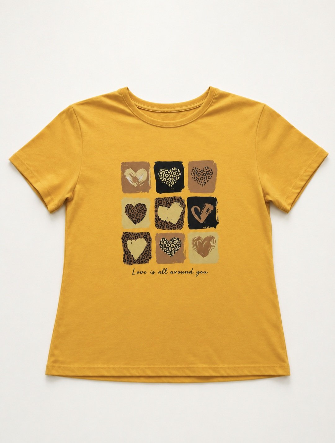 T-shirt Love is all around you